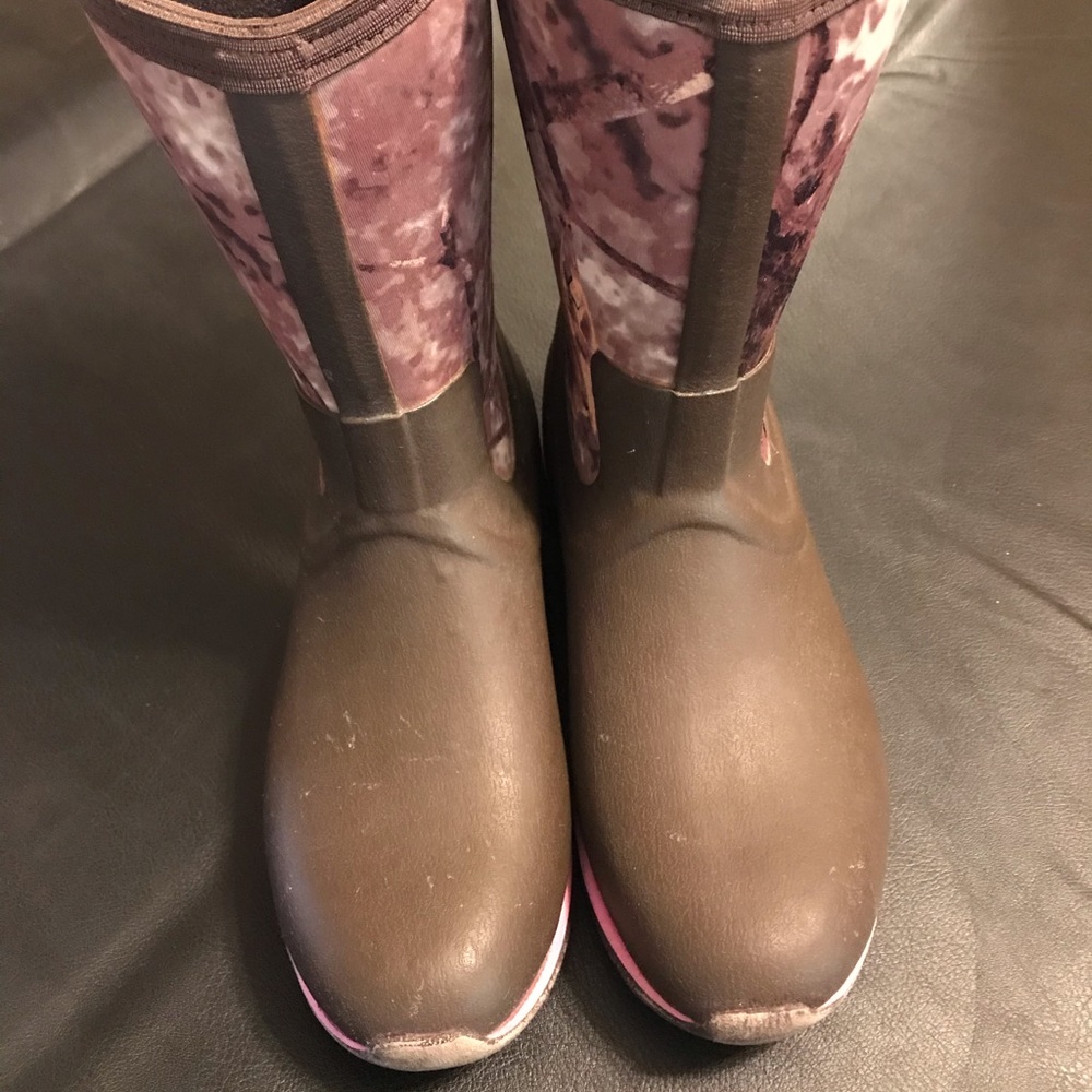 Muck boots women size 10